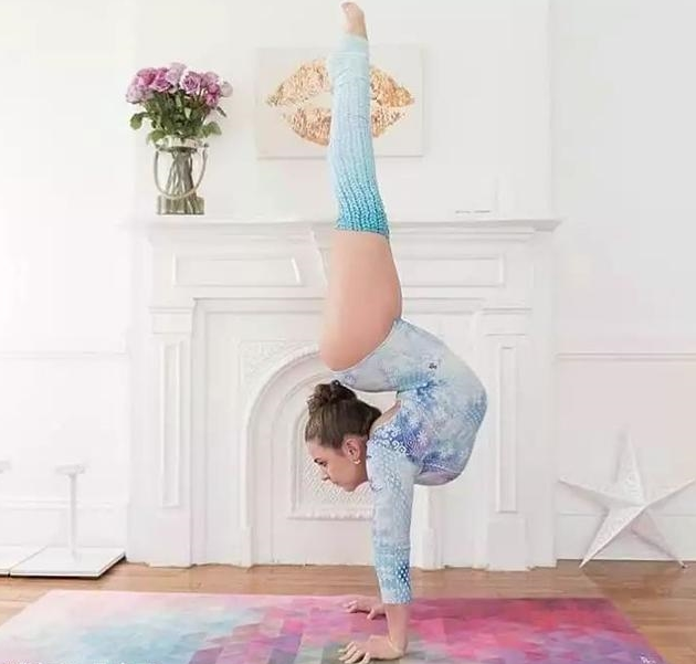 |简单几式瑜伽,每天练一练,紧致身体线条,塑造曼妙身材