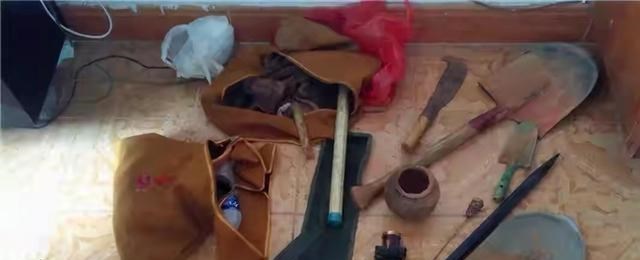 胖哥说说 盗洞挖得不专业，要塌，河南盗墓者找来江西“老大”指导，出事了