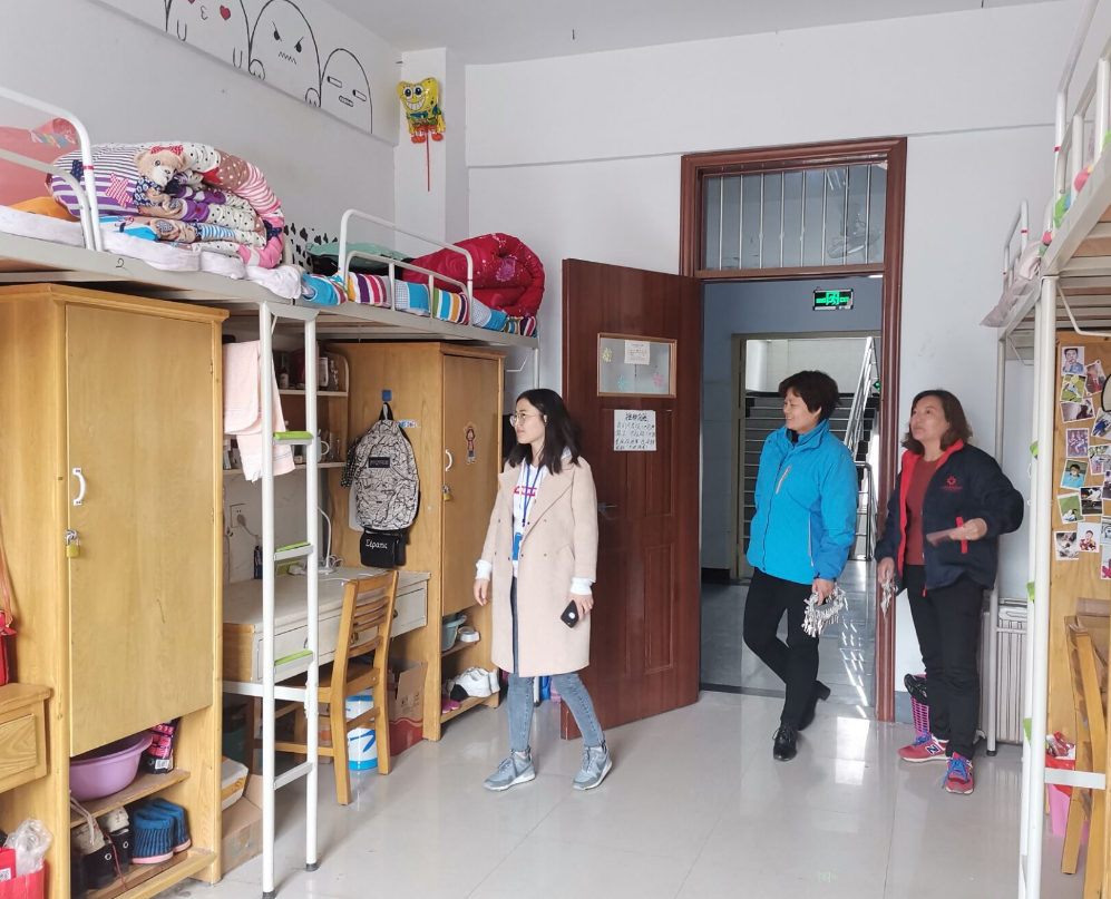 宿舍|985大学同宿舍的学生，毕业15年后生活却截然不同，真是人生无常