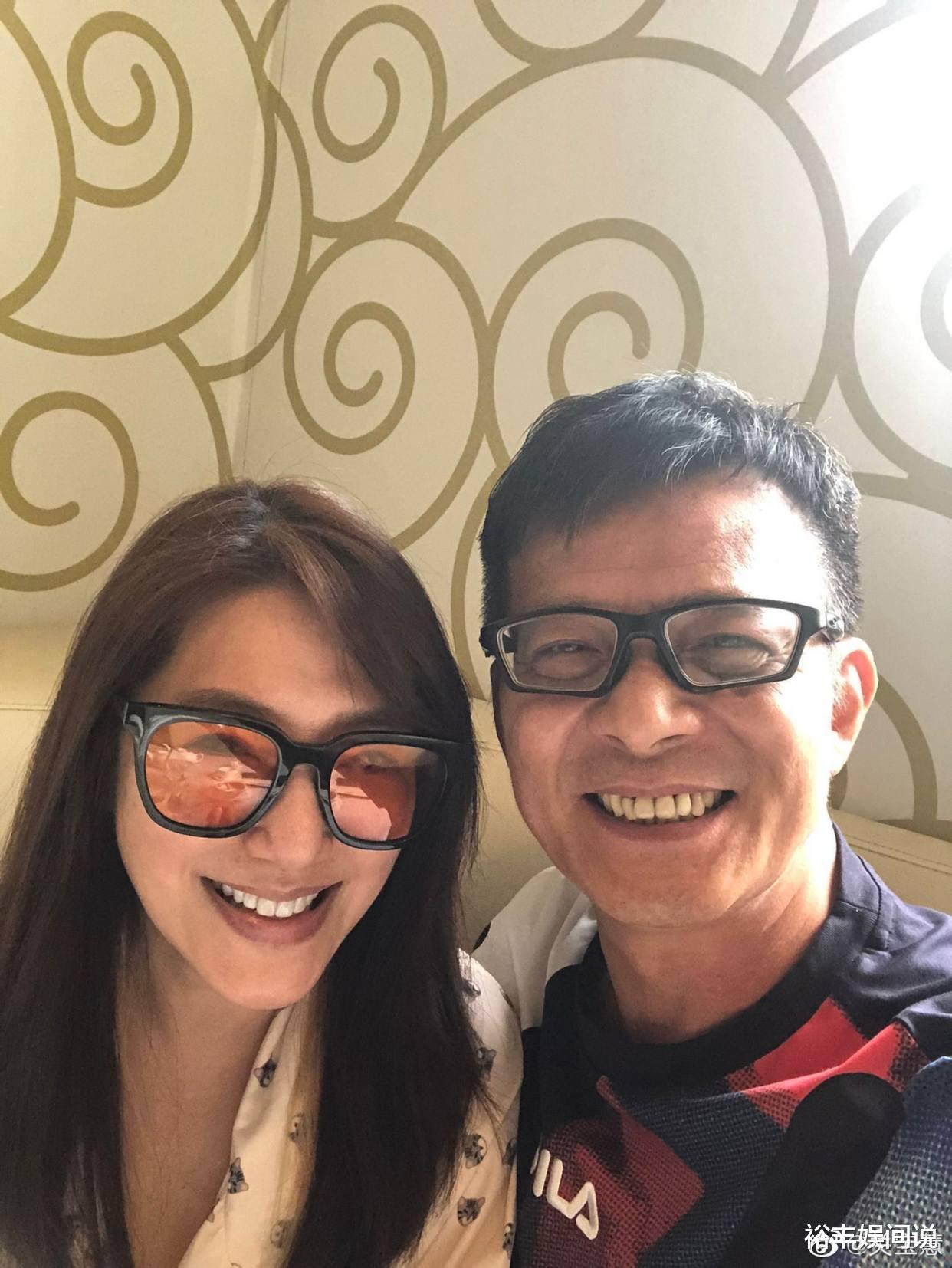 霍尊|黄日华新恋情？半个月内与女艺人约会两次，女方曾坦言迷恋眼镜男