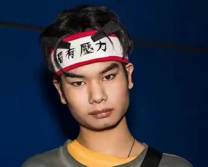 发际线|发际线男孩小吴，一年多没见，模样大变，看起来他过的不错