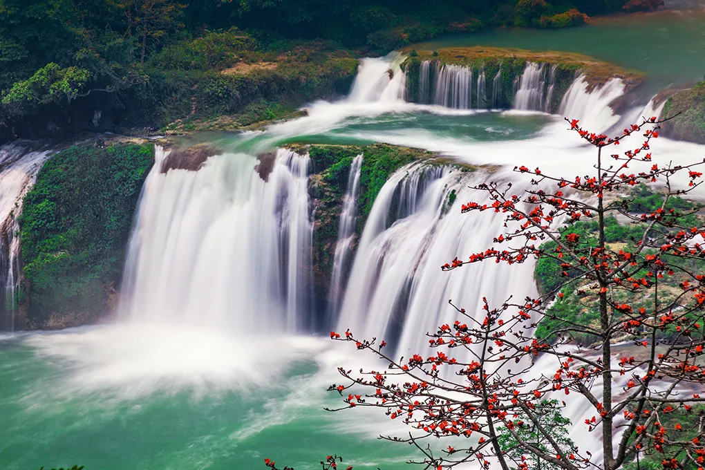 新广西 据说这是国内最美的景观公路之一,沿着它走,可以到达“秘境桃花源”