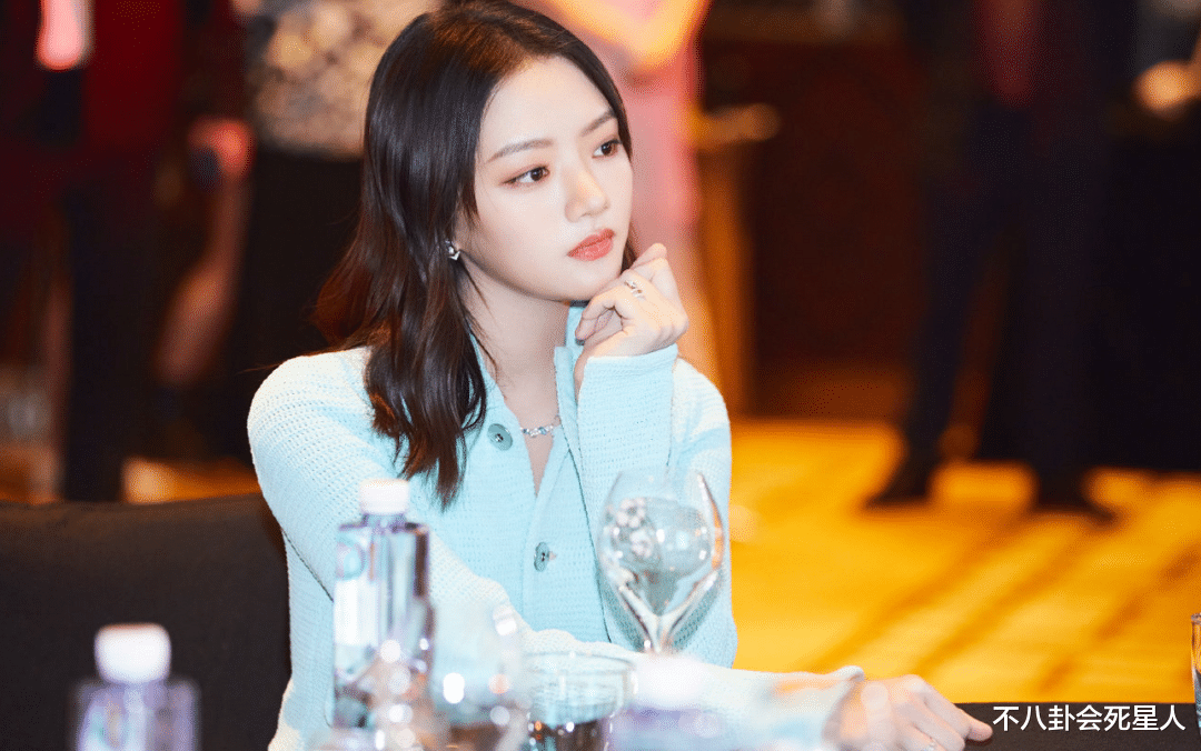 白玉兰|白玉兰酒会来了！童瑶白到发光，谭松韵大露背，毛晓彤全身半透明