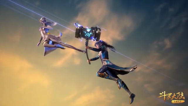 昊天锤|斗罗：小白手接昊天锤，还逼出唐三的蓝银皇，十万年果然不是吹的