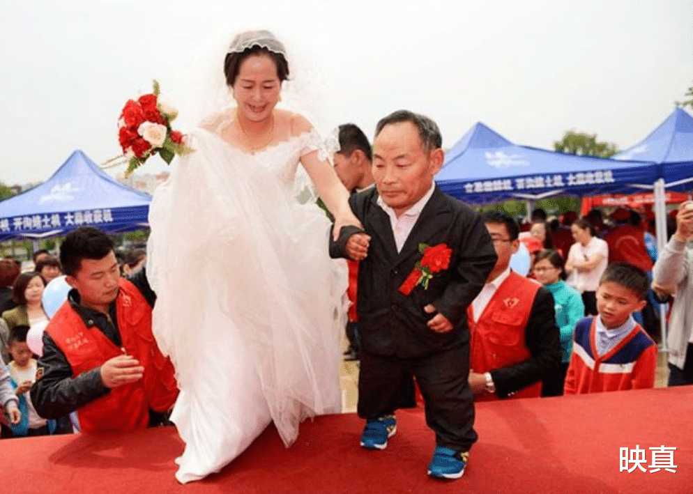 |真爱！1.7米陈桂云嫁给身高1米“矮哥”，没婚礼没钻戒，恩爱16年