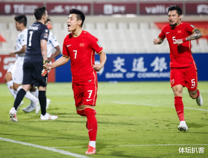 国足|国足创纪录！400万奖金到手，央视解说：西乙水平高，武磊蜕变了