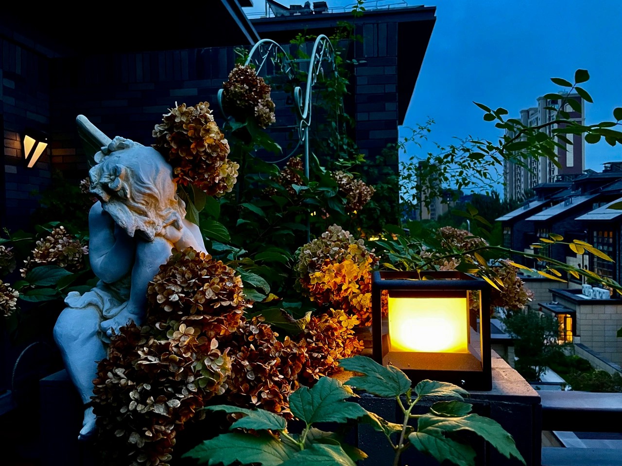 花2万元，改造25㎡别墅露台，这么漂亮的屋顶花园，有撩到你么？