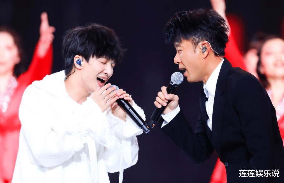 金晨|周深远比表面看上去睿智，明白前途更重要，退出节目有底气