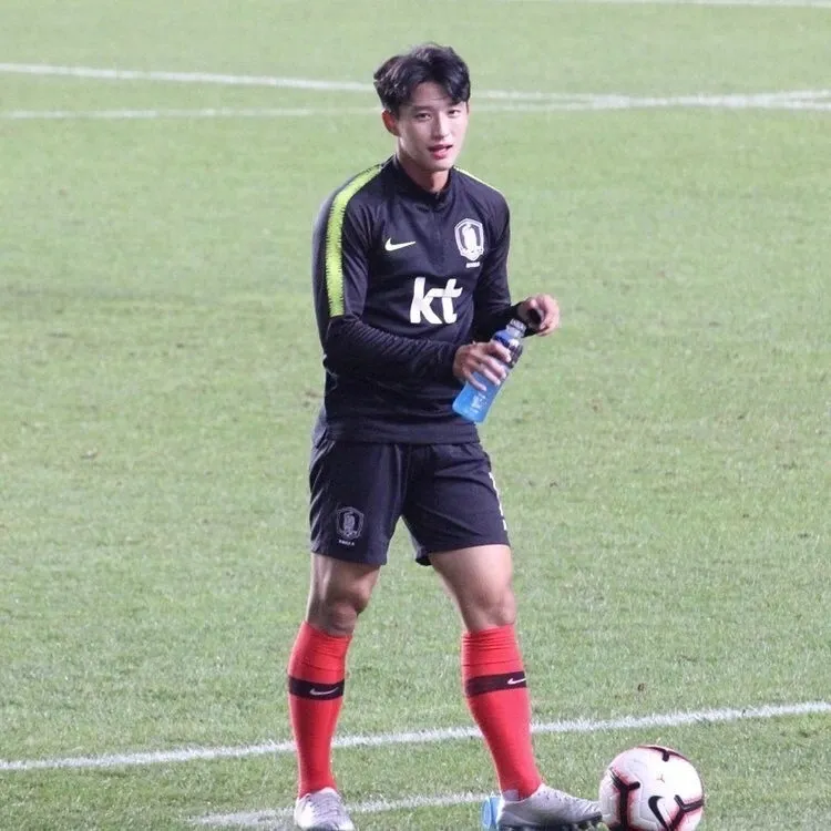 |体坛超帅新星 足球体育生靠颜值走红