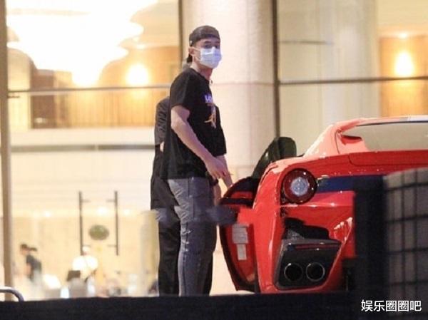 霍建华|霍建华开限量跑车“炸街”！座驾已升值到4200万，不拍戏生活仍旧潇洒