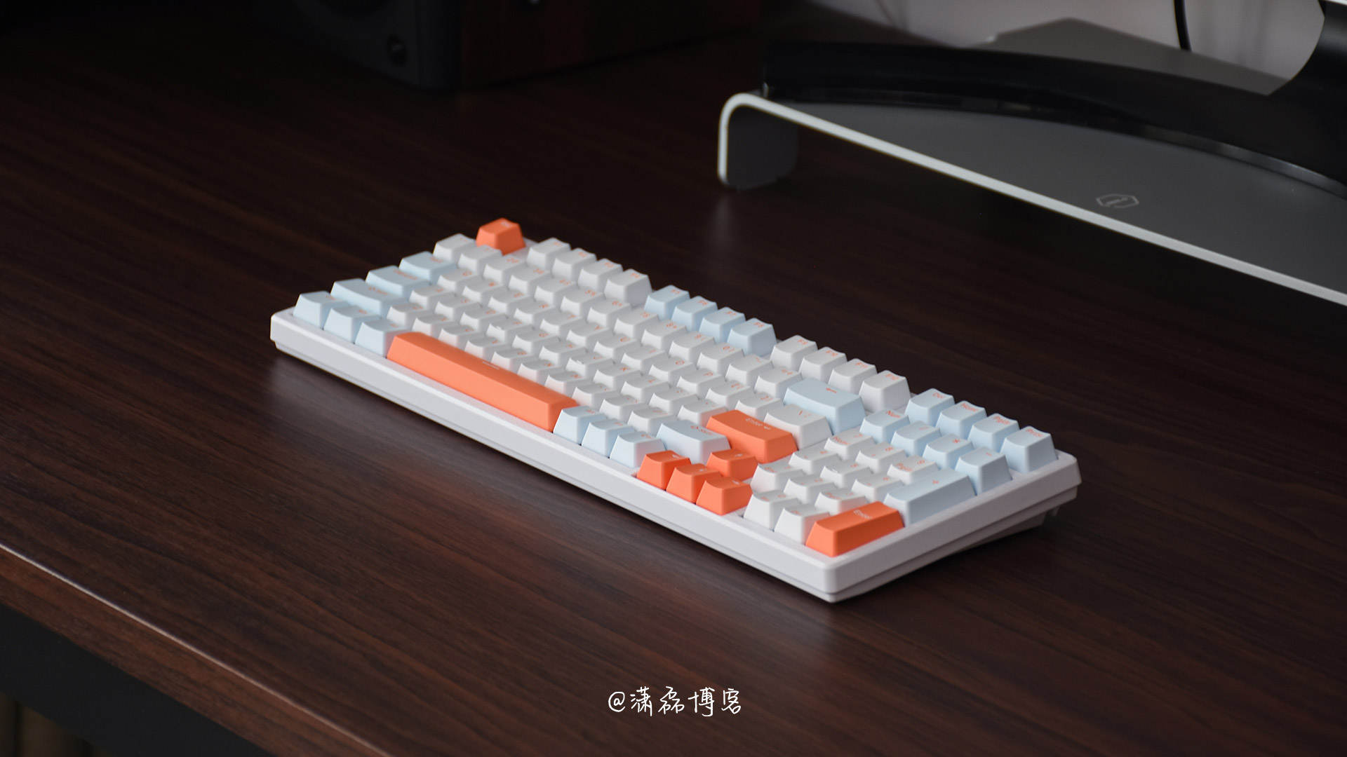 机械键盘|高斯HS98T机械键盘:三模多连,TTC红轴,还有更多未解锁属性