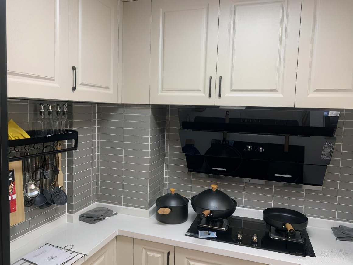 轻奢现代风,自己弄的,到入住总花40万,全屋无主灯很上档次