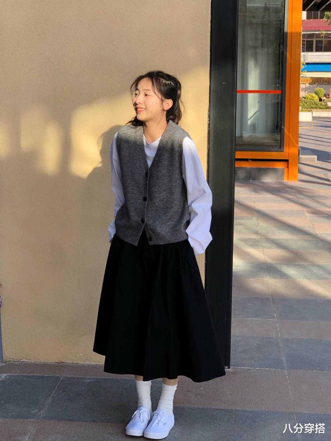 八分穿搭|秋天，“半身裙”的高级穿法是这样的，配针织衫温柔优雅，真美