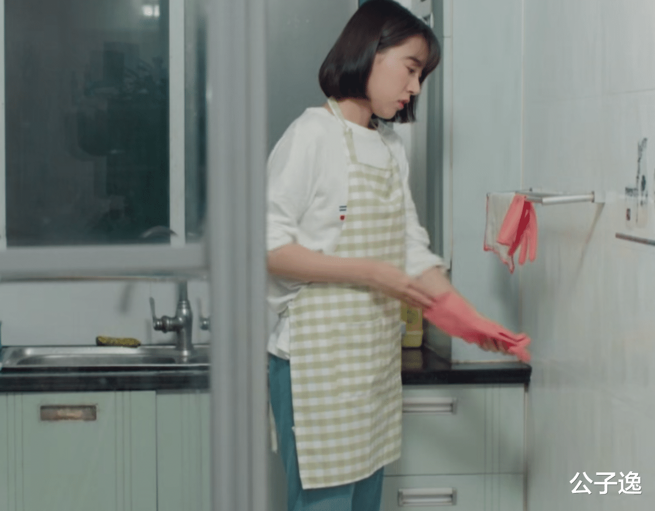 公子逸|《青春须早为》“把伺候男人当爱情”的蒙淅淅：女人无骨，贱如泥