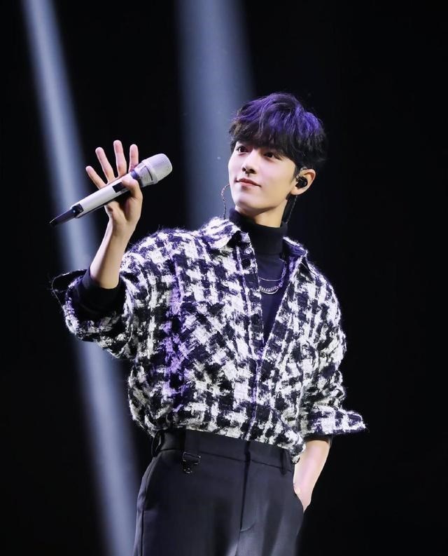 吴磊|《湖南卫视》称肖战是温柔的代表,新视频播放量突破千万,很优秀