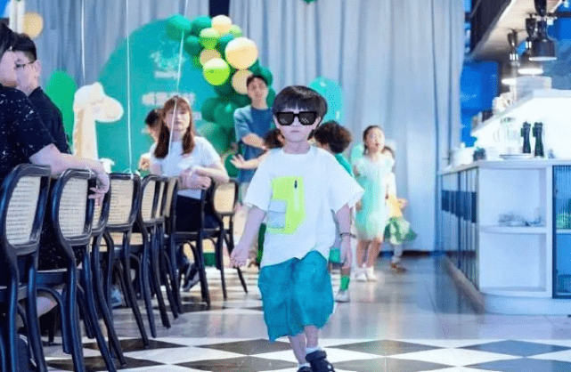 林生斌|疑似林生斌儿子幼儿园活动照被恶意曝光，长相乖巧可爱，网友爆料儿子随母姓