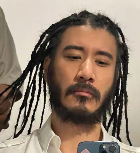 王力宏|王力宏离婚后首现身,离开前妻后风格大变,王力宏谈及现状:我很幸福