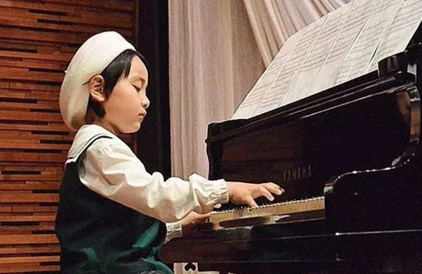 都美竹|谁说女儿要富养?郑恺向baby要二手学步车,后者回复过于真实