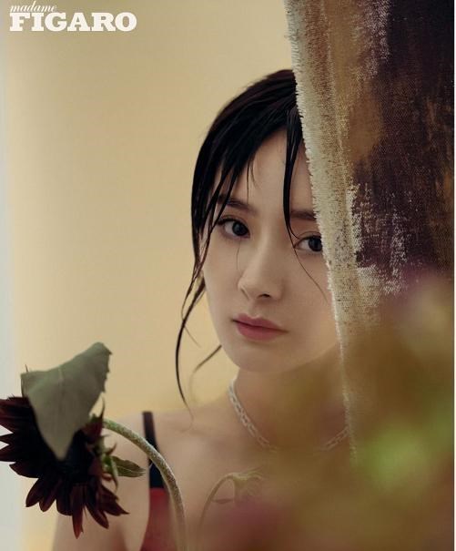 90后宝妈经验|杨幂：5登费加罗封面，小可爱造型却被其亲爹赞扬为“风情万种”