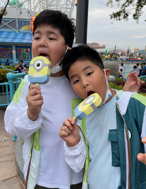 杨紫|胡可晒全家福安吉又胖了一圈，网友调侃：没想到父子三人沙溢最瘦