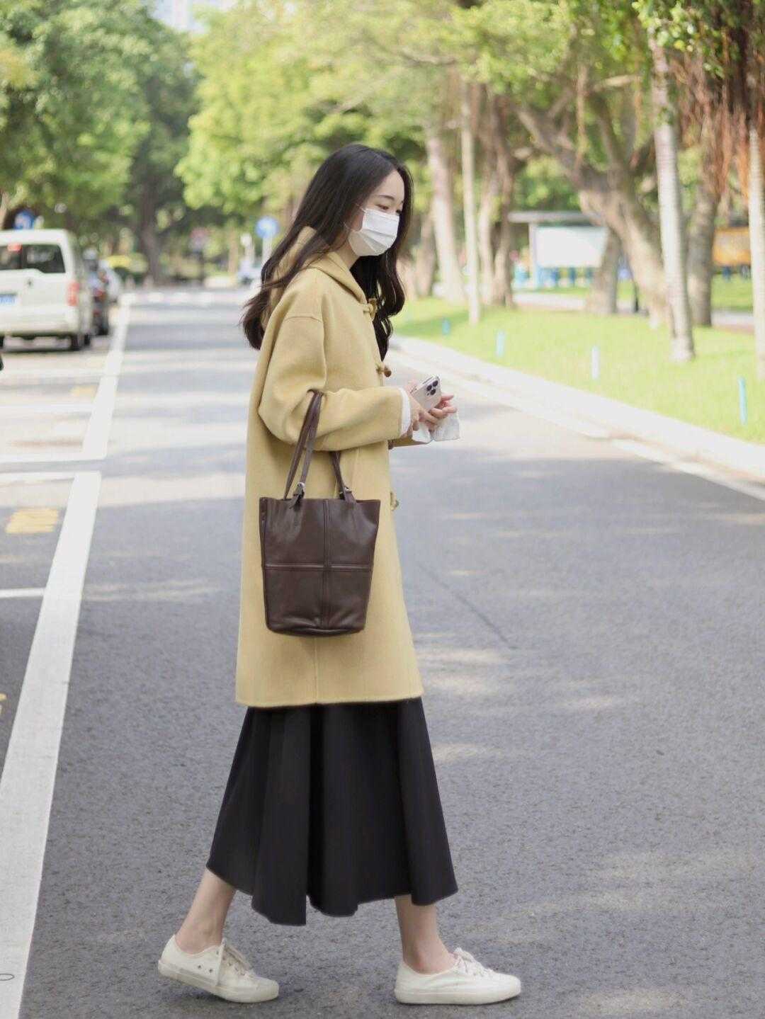 何有强 喜欢穿大衣的别再犹豫了！码住这款牛角扣大衣，上身效果真的很绝