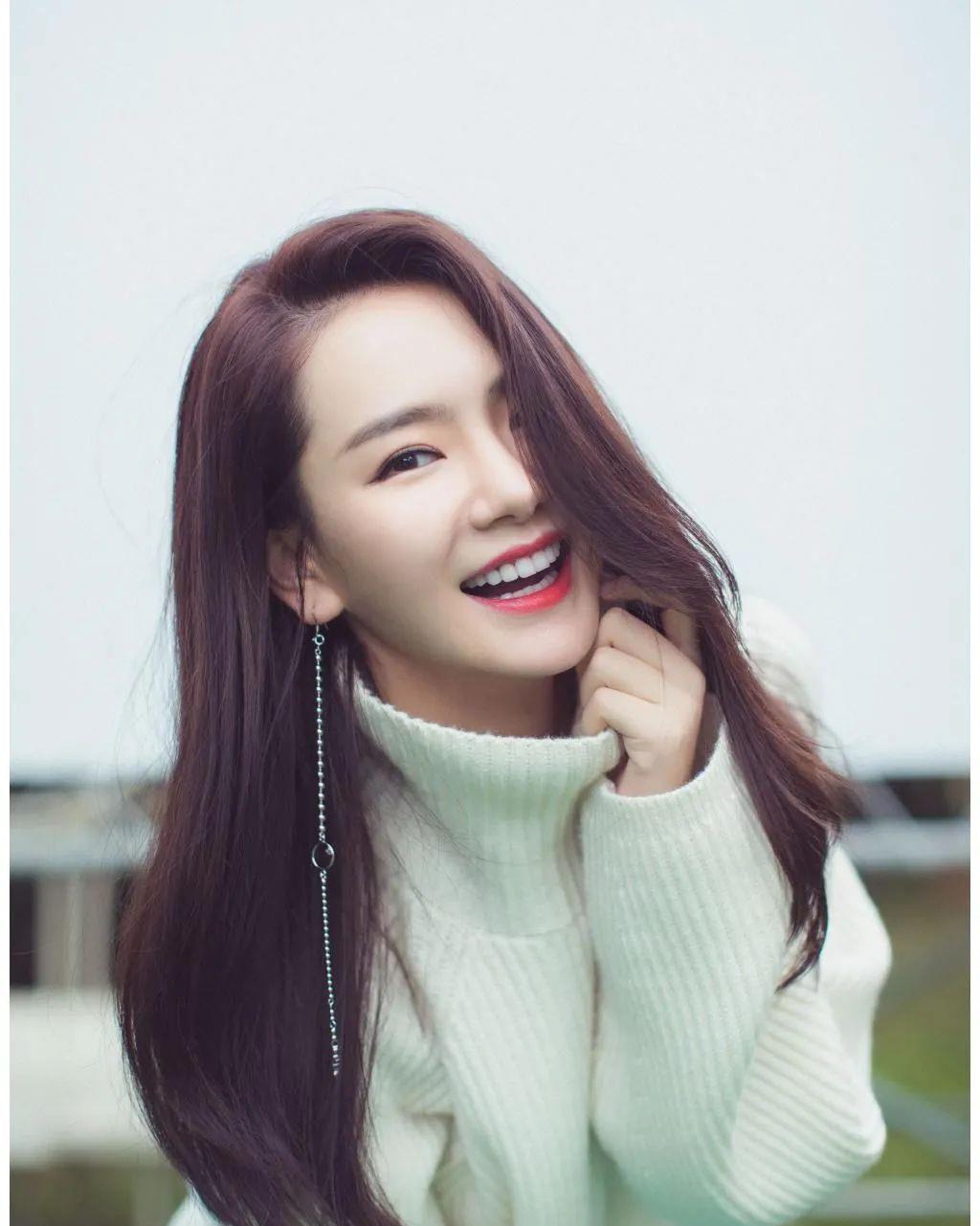 蓝盈莹|林依晨短下巴，蓝盈莹凹脸面，这9位女星侧面不如正面