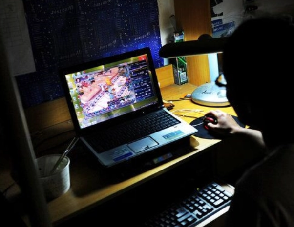 招聘|看完这则招聘启事，大学生还敢在学校玩游戏、上课睡觉吗？