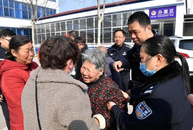 河南都市频道 暖！被好心人收留9年，她终于见到了自己的孩子...