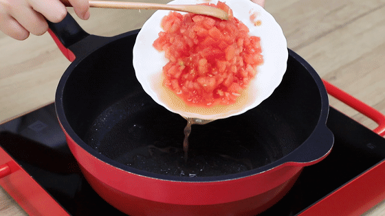 宝宝辅食微课堂|饺子皮也能做面条，酸甜可口，补铁补VC！