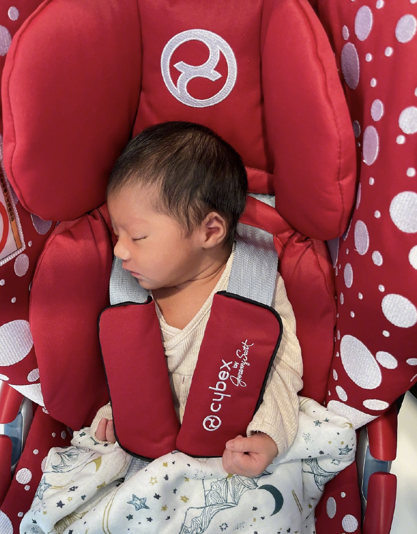 陈坤|姜潮晒儿子宠妹日常，2岁丹尼尔对妹妹又亲又抱，秒变小暖男