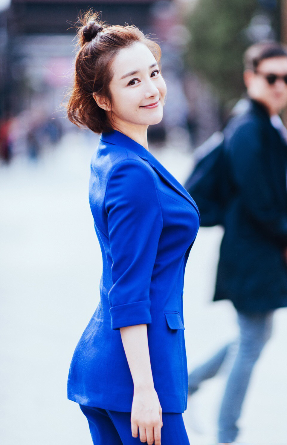 李依晓|她曾是“第一古装美人”，却被狗咬到毁容，整容五次仍翻不了身