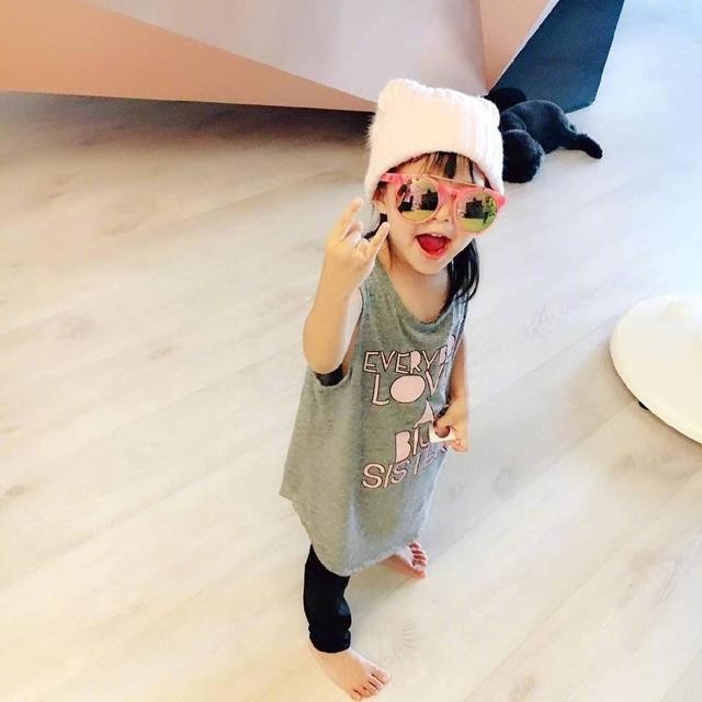 时尚风行派|周杰伦女儿彻底开挂!才6岁就和爸爸四手联弹,穿裙装背影像妈