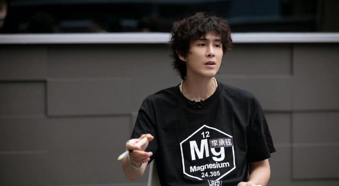 健身养生谈|好好的男明星,怎么到小红书就变了个人?