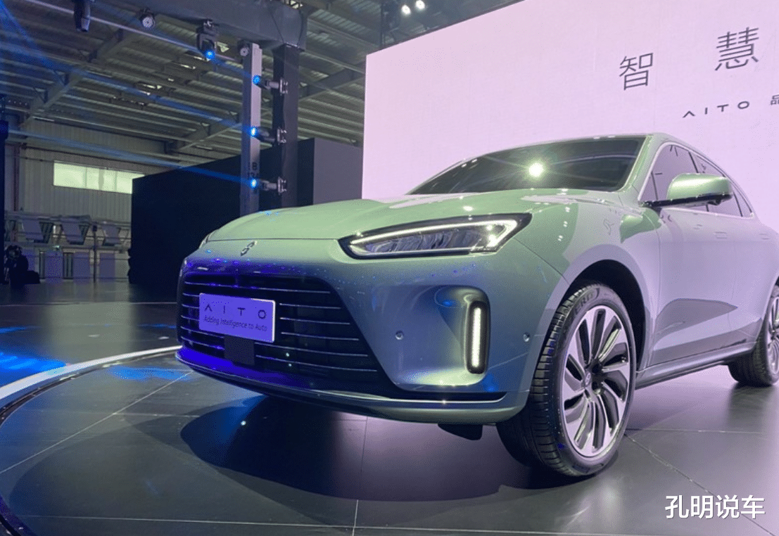 华为|问界M5开进华为店，宣称三天订单破两千！赛力斯抱大腿抱对了