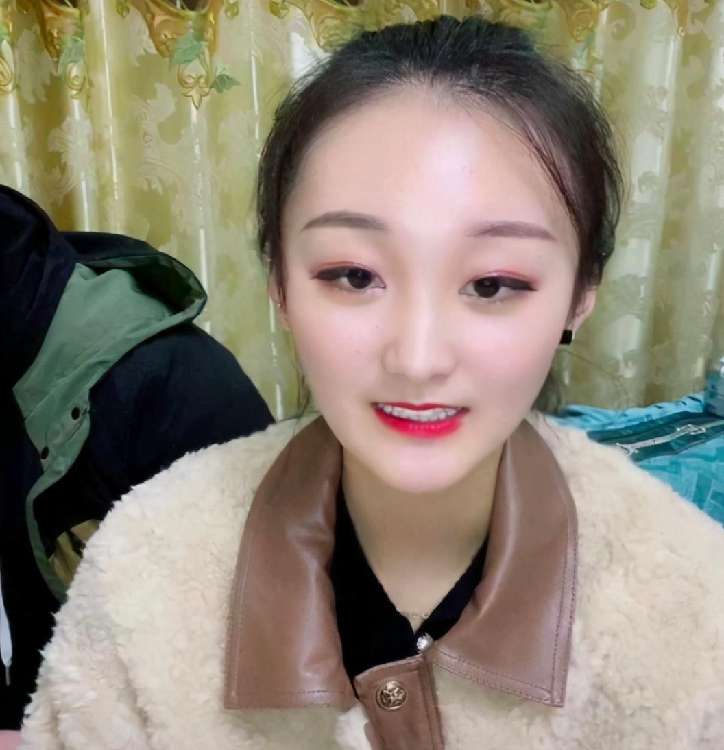 陈亚男|离婚不过5天,陈亚男朱小伟生活差距明显,女方或将摊上巨额赔偿