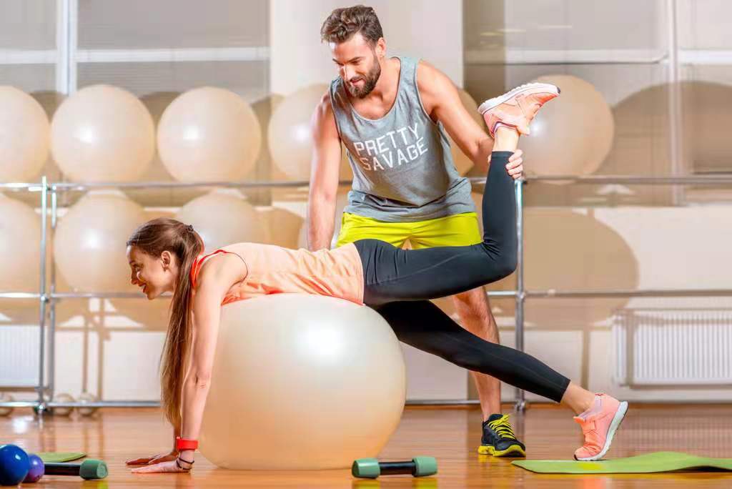 风云视角|搞笑GIF: 这样的赛车比赛，燃烧多少男人的内心