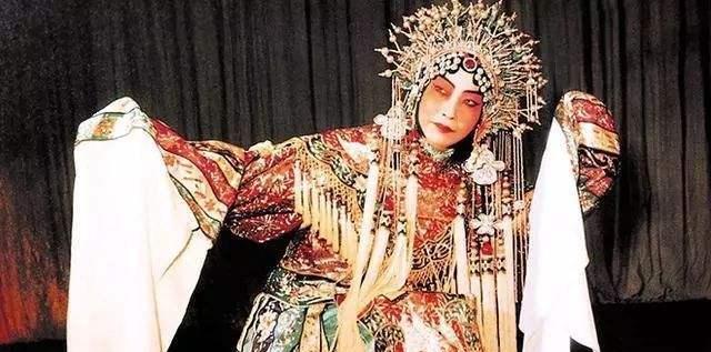 老明星|京剧演员张盛超兼职代驾期间勇救女子不留名，这样的艺人值得敬佩