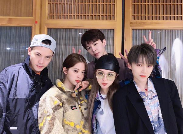 陈伟霆|陈伟霆发文告别《潮流2》，配图却像官宣恋情，不打算瞒下去了？