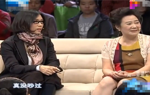 吴琼|59岁吴琼近照太消瘦，脸窝太凹陷像是疤痕，比小15岁丈夫显老不少