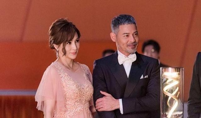 黄智贤|黄智贤一线小生地位不保，两年没拍TVB新剧，星途起伏已铺路转行