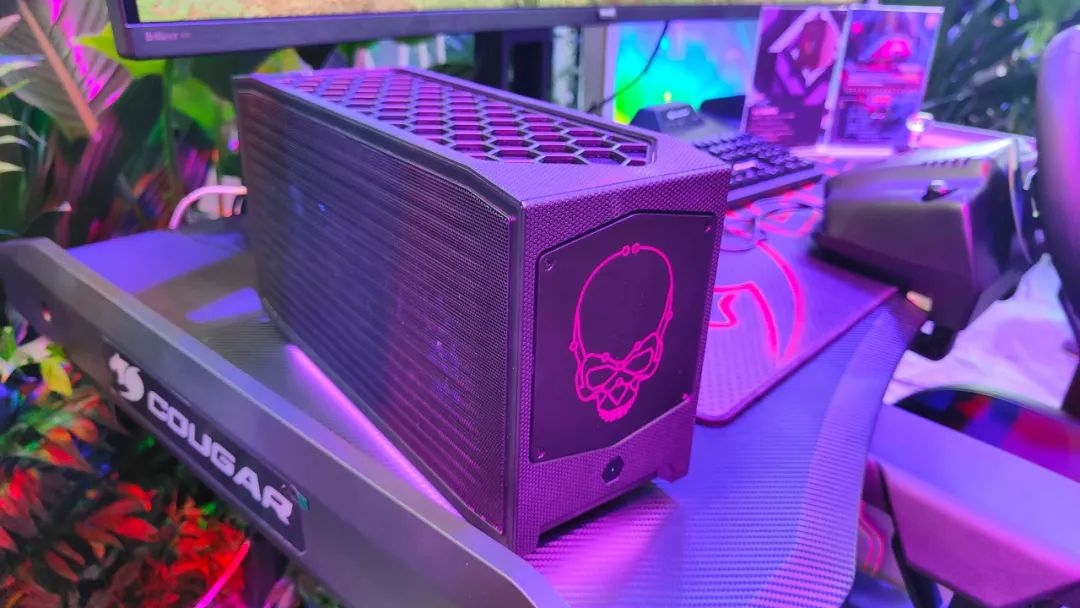英特尔|体积仅8升,可安装RTX3090显卡!英特尔NUC迷你电脑11至尊版发布