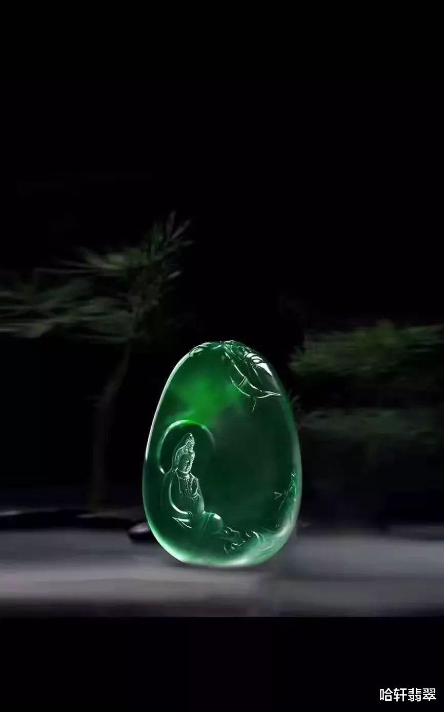 翡翠|翡翠能当传家宝，靠的是值钱？