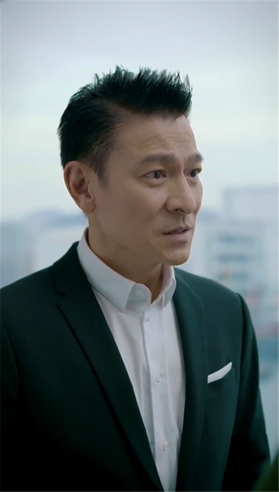 刘德华|女网红对已婚的刘德华疯狂求爱“接受我的爱就送1亿洋房”，毫无道德底线