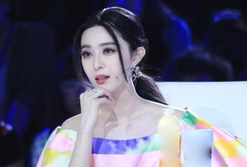 范冰冰|范冰冰现身机场无人跟拍，与其他明星对比太强烈，网友：看着尴尬