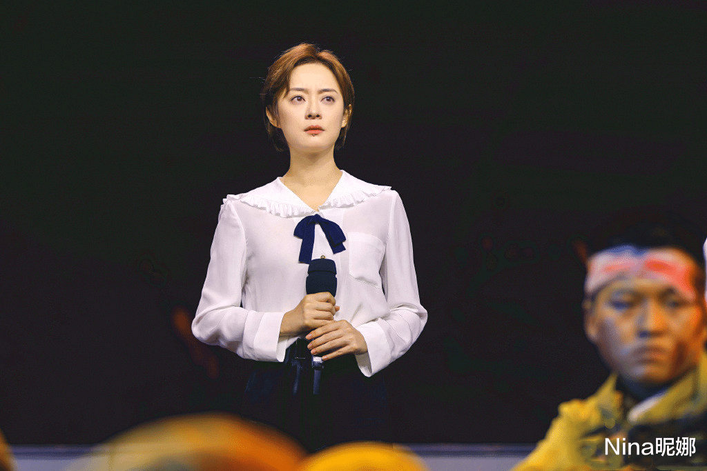 孙俪|39岁孙俪不拍戏真奢华，穿2万毛衣做养生料理，短发红唇女人味十足