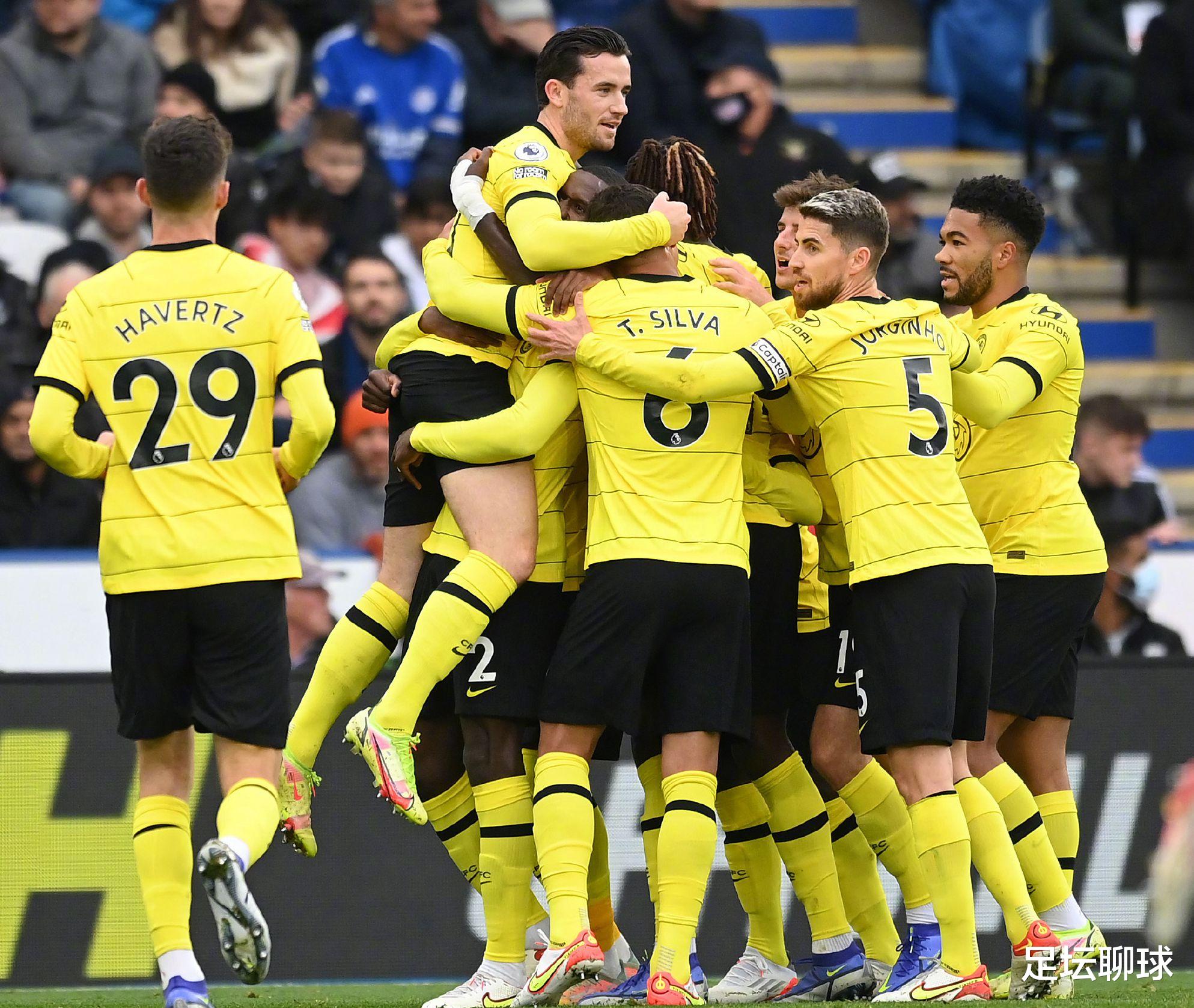 英超|3-0！英超5冠王踢疯了，坐稳榜首+甩开曼城6分，后卫集体爆发进13球