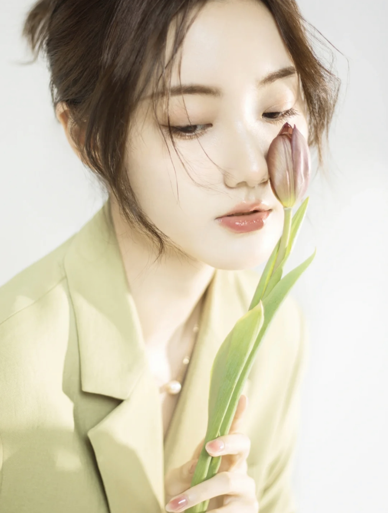 |演员张乔耳最新时尚大片上线  解锁冬季清冷感美人