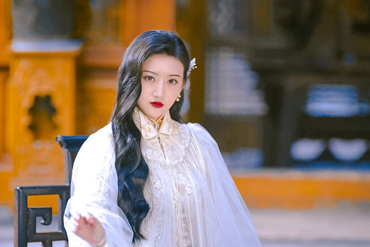 孤独的前行 司藤的消费降得有多快？秦放的“钻石vip”，颜福瑞只有绿皮火车