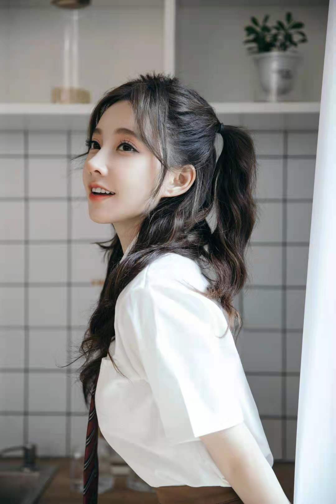 圣诞节|冯提莫紧跟潮流，圣诞变装美翻众人！不愧是风格驾驭小达人