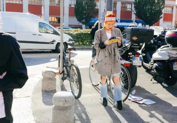 纺织服装时尚内参|要说今年流行色C位非它莫属，不接受反驳